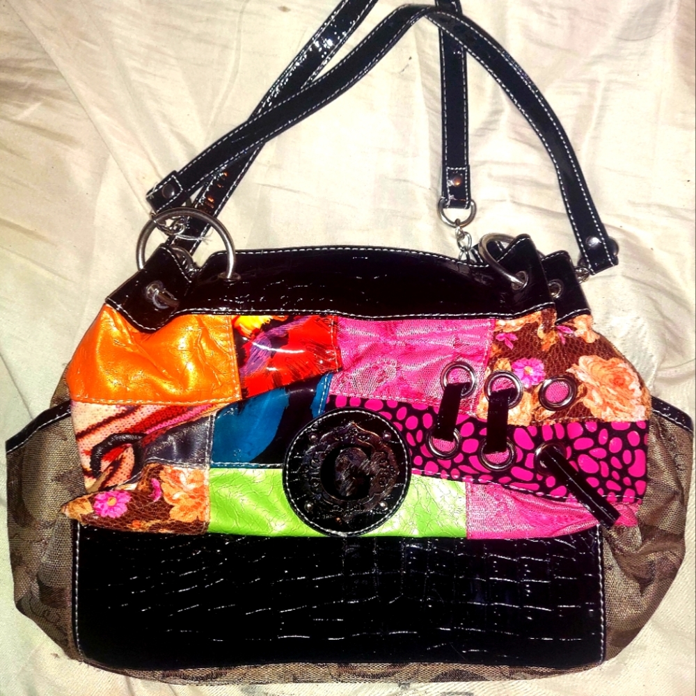 I'm selling a really cool handbag